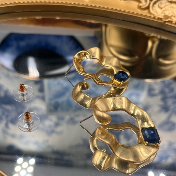 🆕 OSCAR DE LA RENTA 🧿 NWOT Gold Sculptural Stone "O" Shaped Hoops - Picture 11 of 14